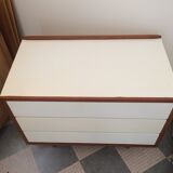 Chest of drawer with compass feet