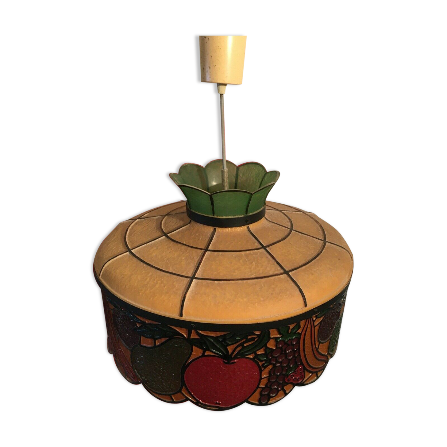 Vintage light suspension in composite fruit decoration