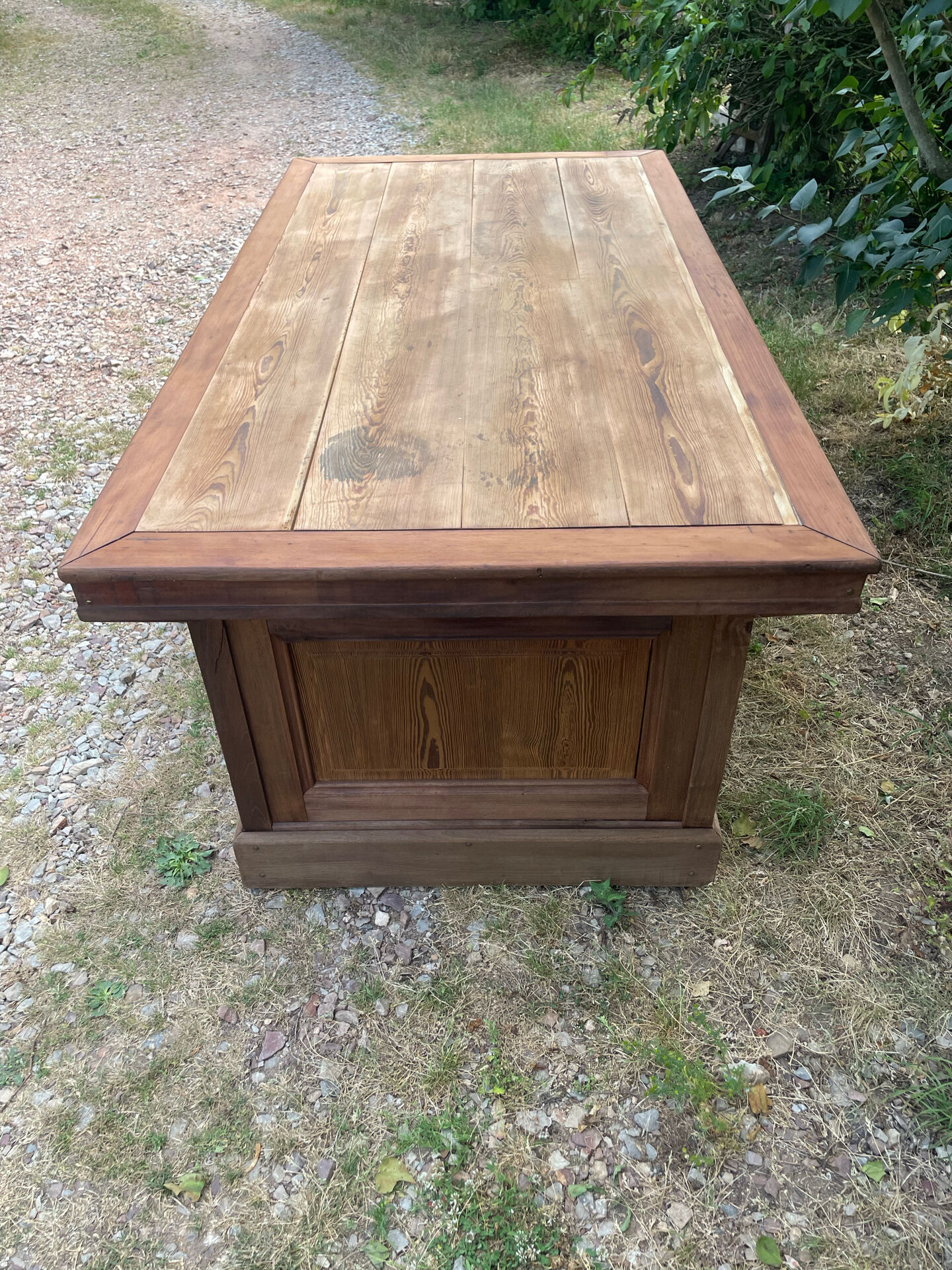 Comptoir de tailleur à tiroirs