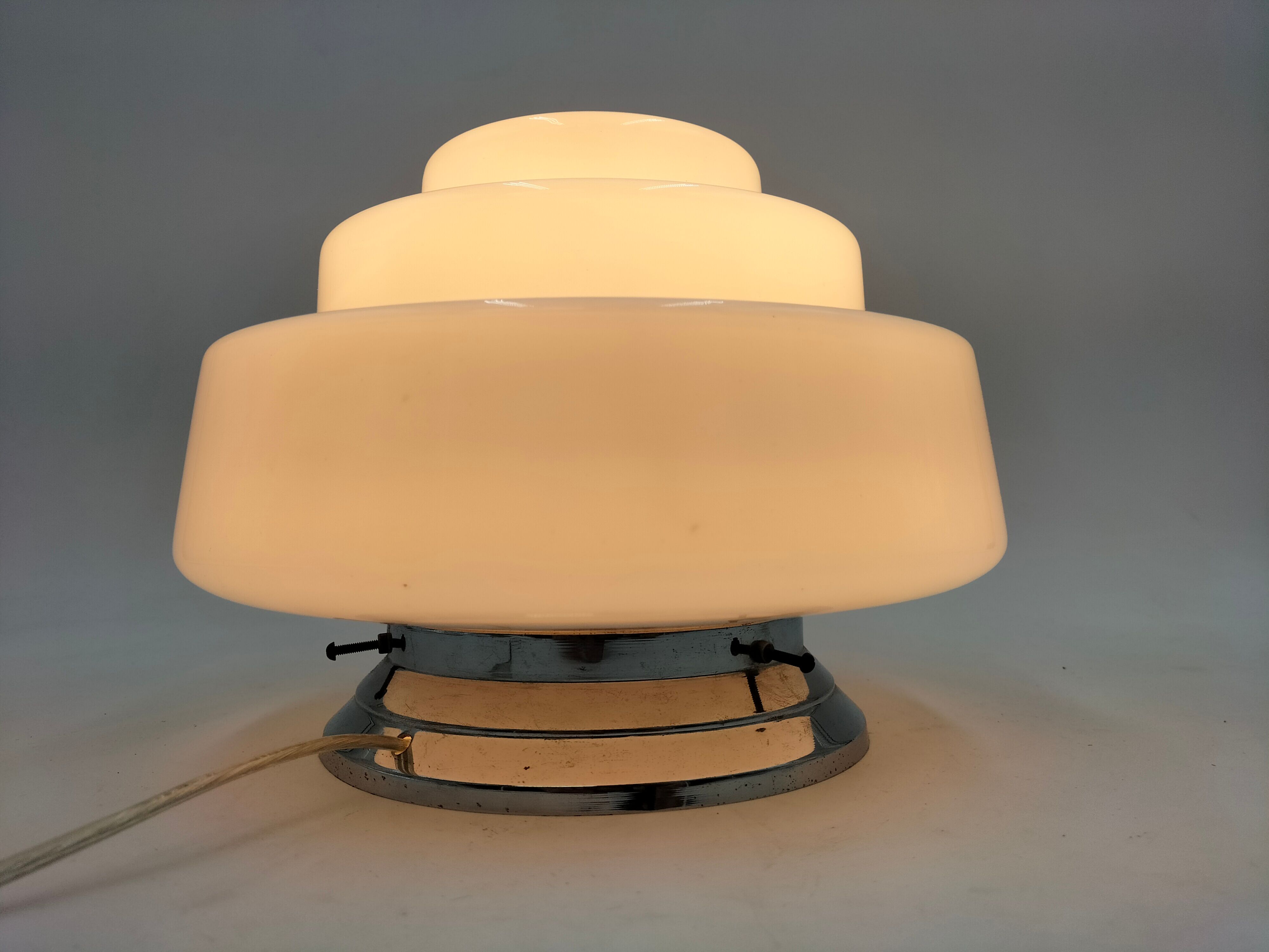 Art deco building lamp