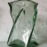 Vase design verre torsadé