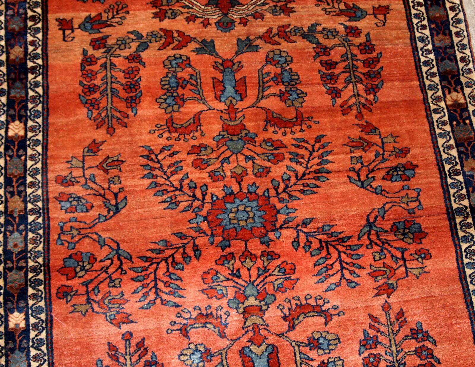 Handmade antique Persian Sarouk rug 106cm x 161cm 1900s -1B694