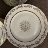 Magnifique service en porcelaine blanche et doree