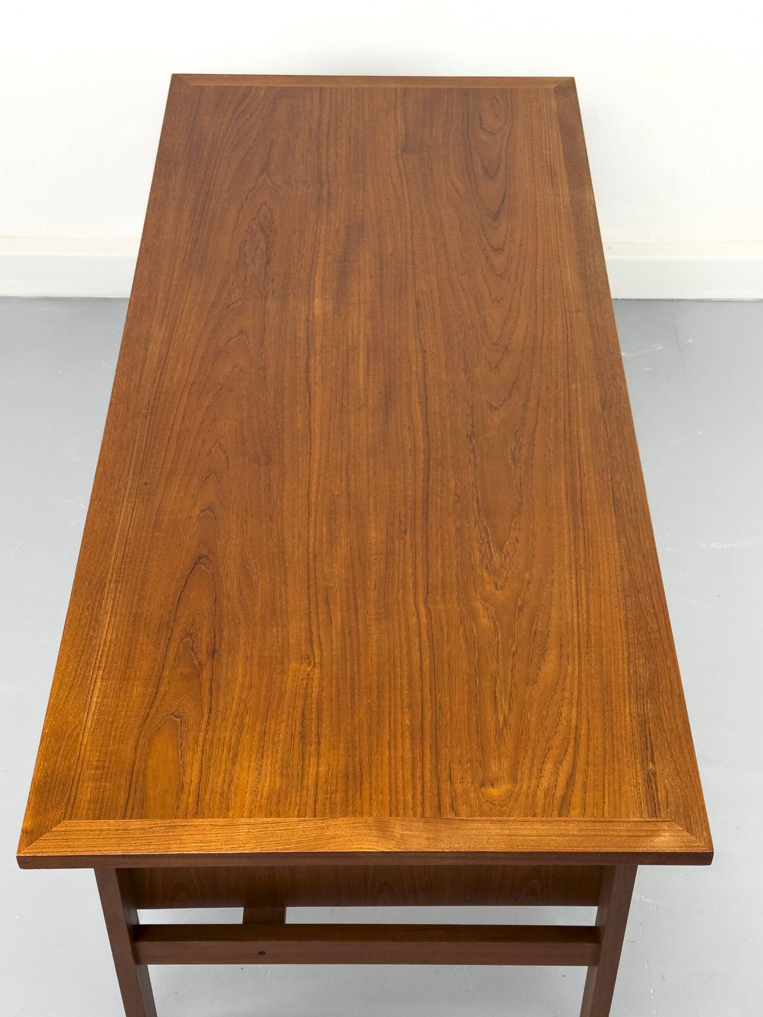 Mid-century teak desk by Svend Åge Madsen for Sigurd Hansen, 1960s.