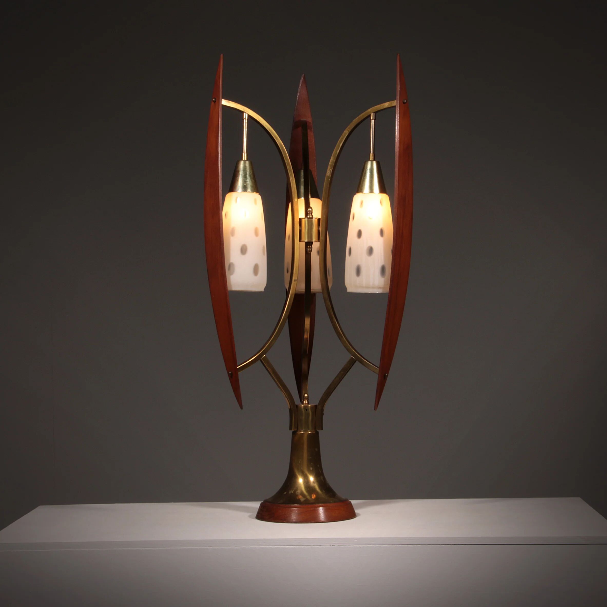 Biomorphic table lamp by Masjestic Lamp.Co USA walnut and brass 1960