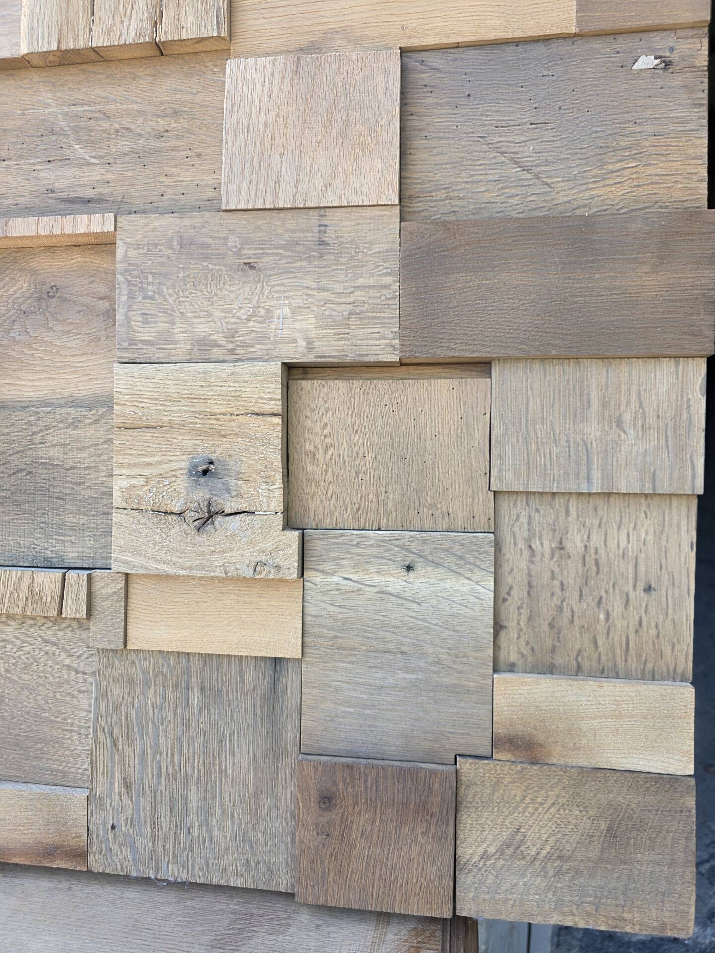 Decorative wall panel in solid oak