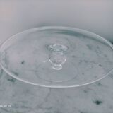 Plat sur pied en verre