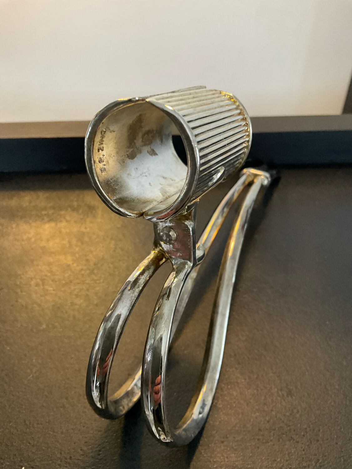 Porte bouteille original en métal chaine magique argent