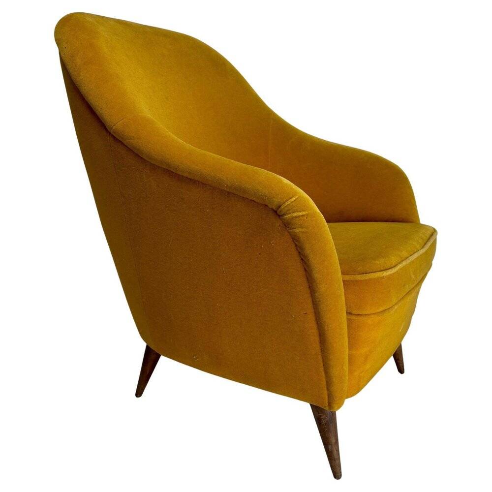 Mid-Century Italian Velvet Armchair in the style of Gio Ponti Style, 1950s