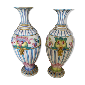 Paire de vases en biscuit