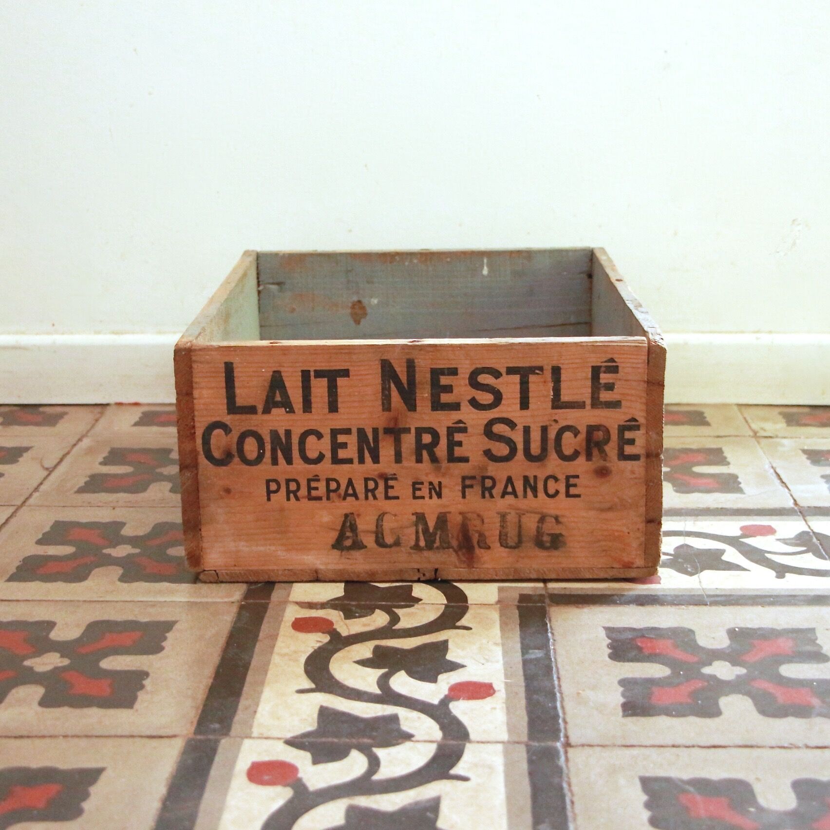 Nestlé wooden crate