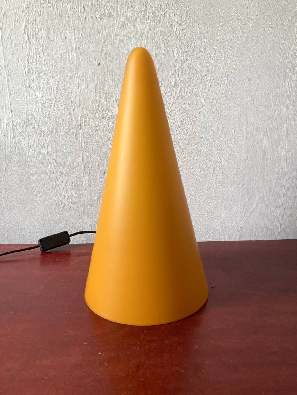 Lampe Teepee en verre Jaune orangé, années 1980-1990