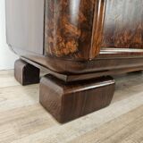 1930s Art Decò display cabinet in walnut and walnut root