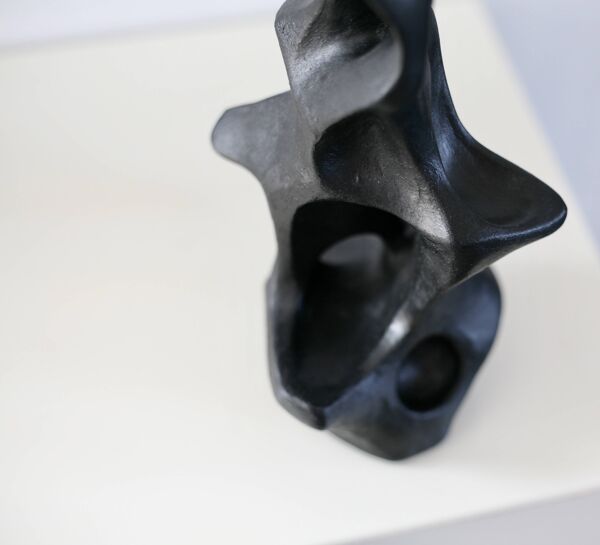 Céramique forme libre, peinte en noire, 1969