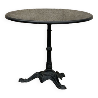 Bistro pedestal table