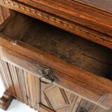 Armoire belge à une porte sculptée à la main du XVIe siècle en chêne massif