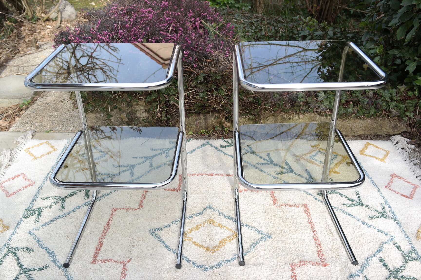 Paire de chevets chrome et verre fumé vintage 70