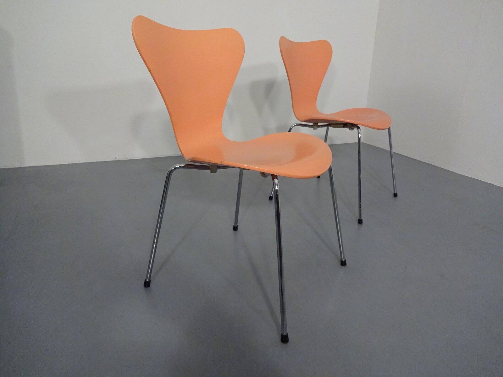 Danish 3107 Chairs by Arne Jacobsen for Fritz Hansen, 1994, Set of 2