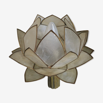 Very pretty lamp with lotus mother-of-pearl and brass table