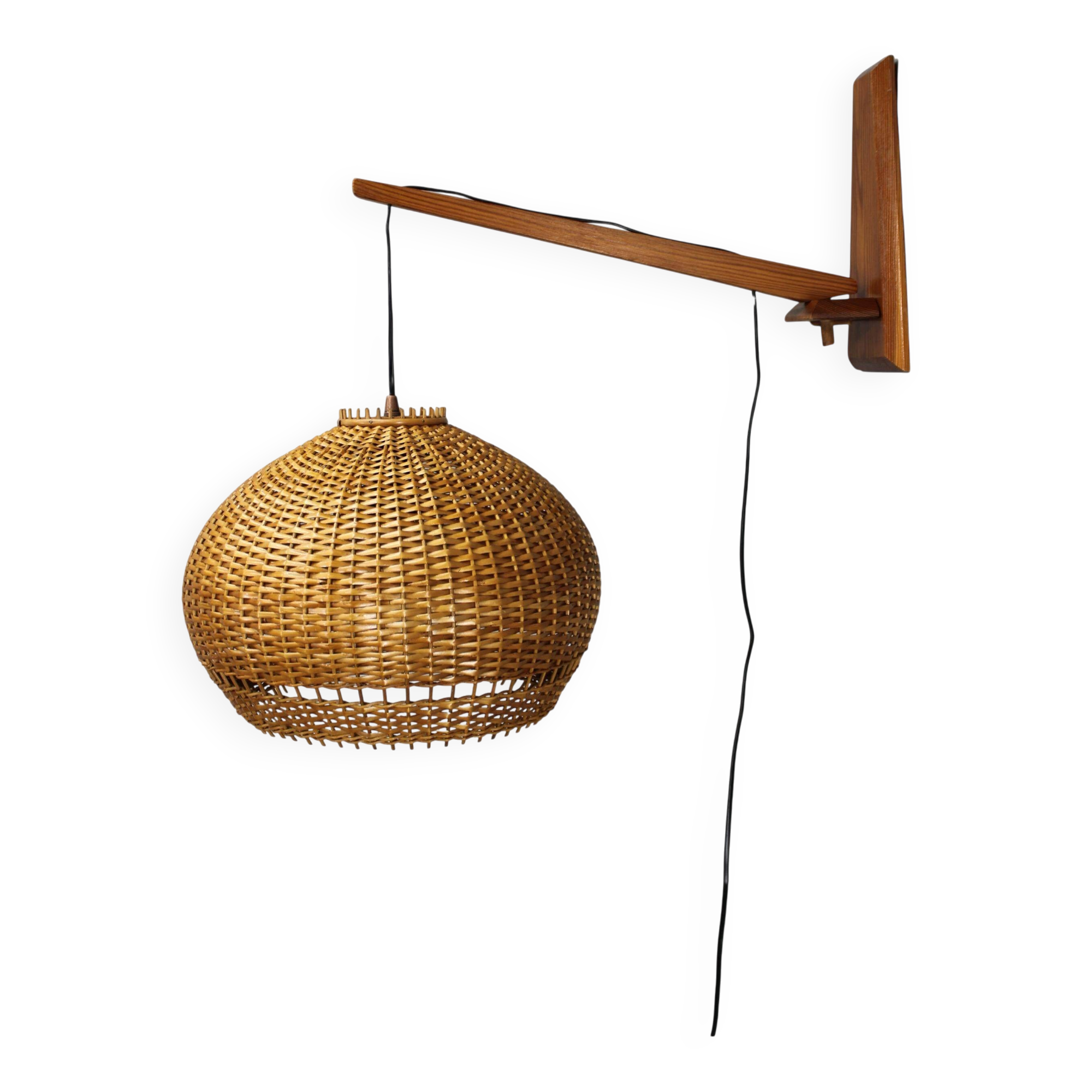 Lampe murale en bois réglable de style mid-century avec abat-jour en rotin, années 1970.
