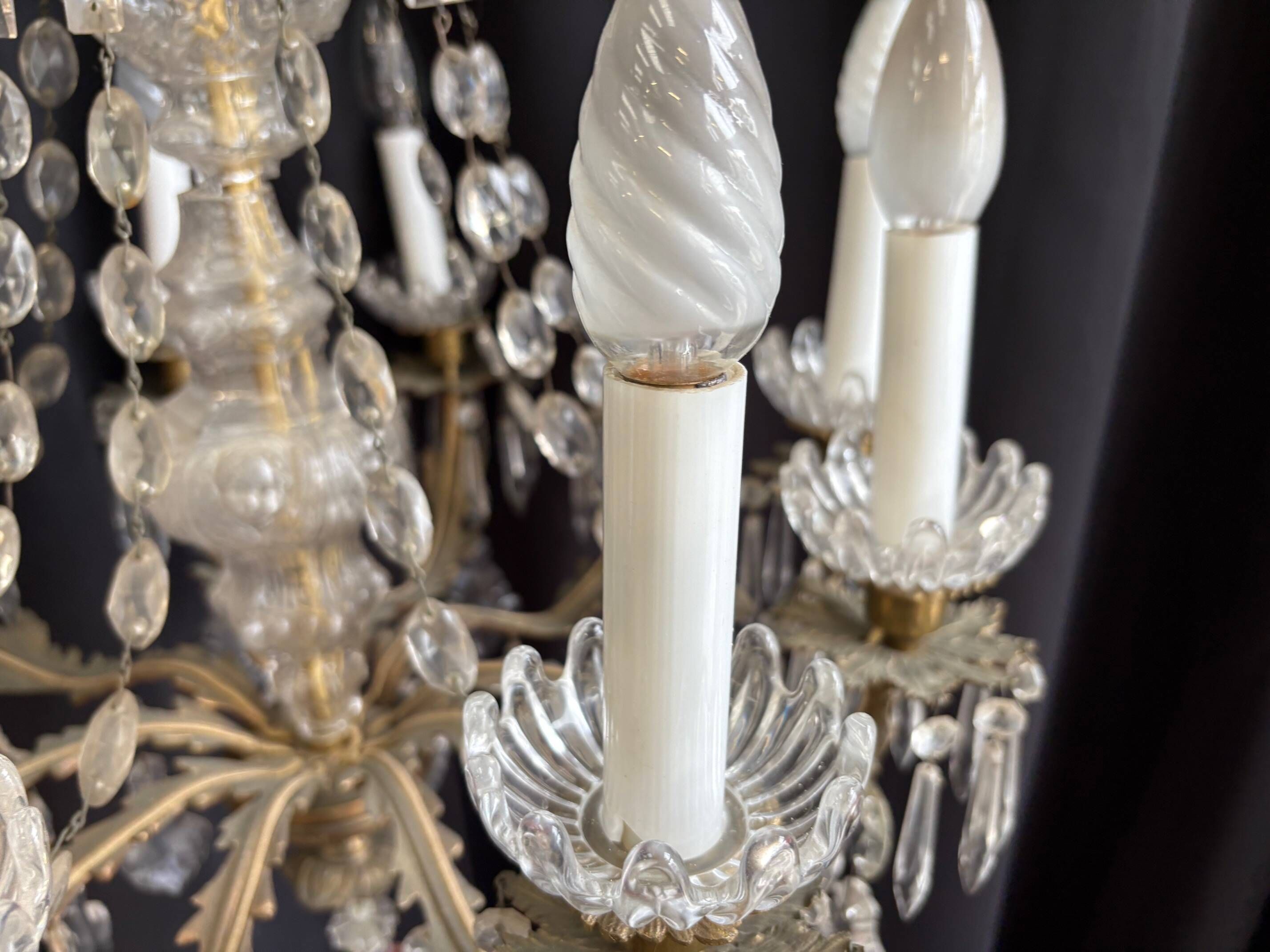 Large chandelier with glass and gilded brass pendants – 10 arms – 80 cm