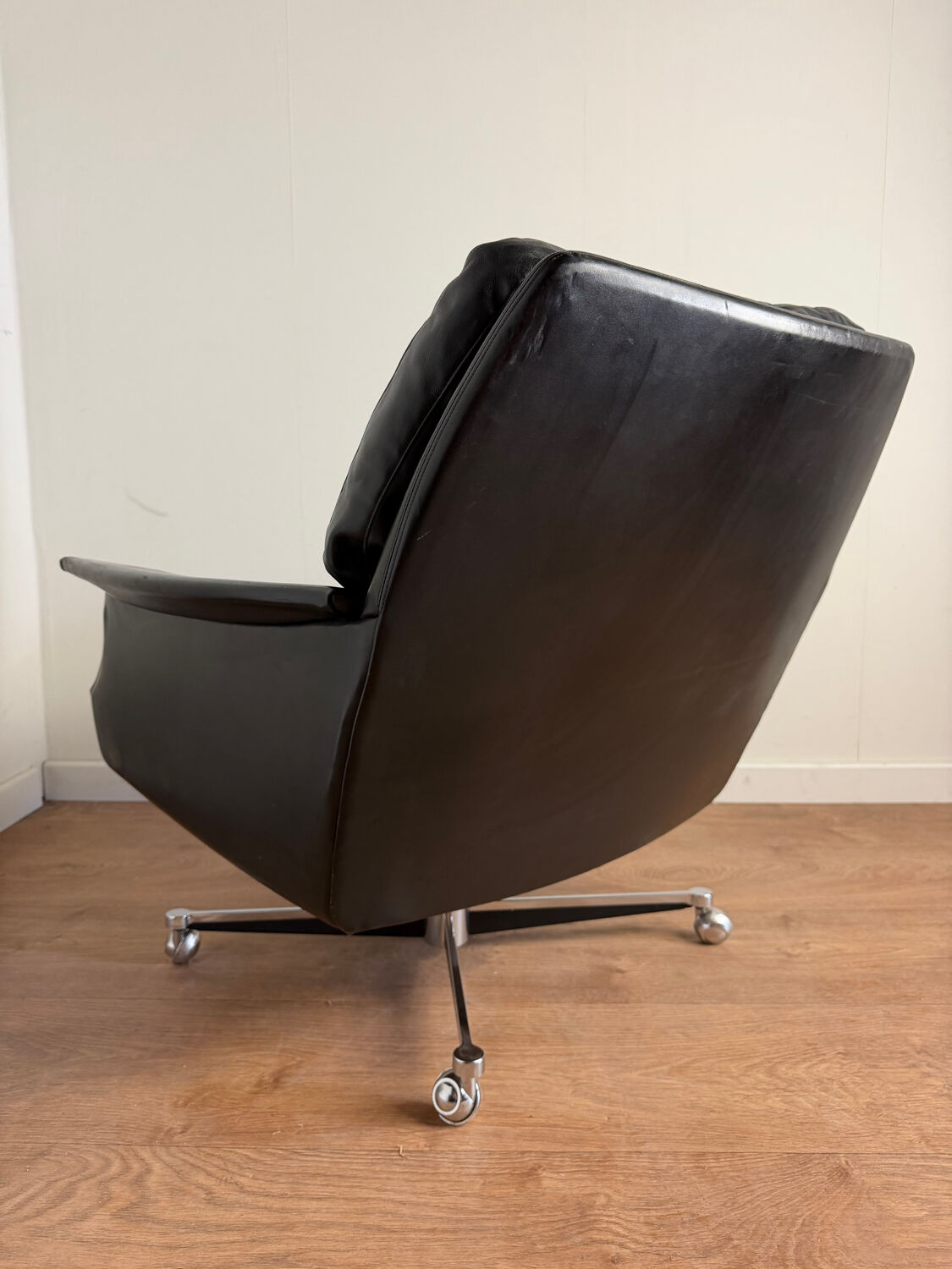 Vintage armchair published by Möbel Mann – elegant black