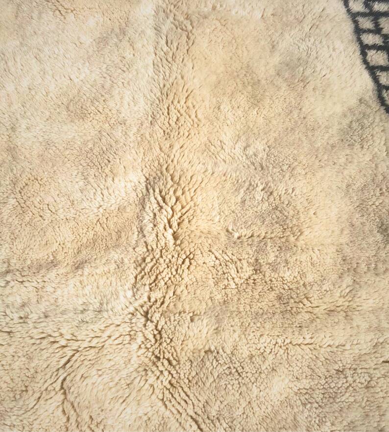 Moroccan Berber rug decorated 250cmx150cm