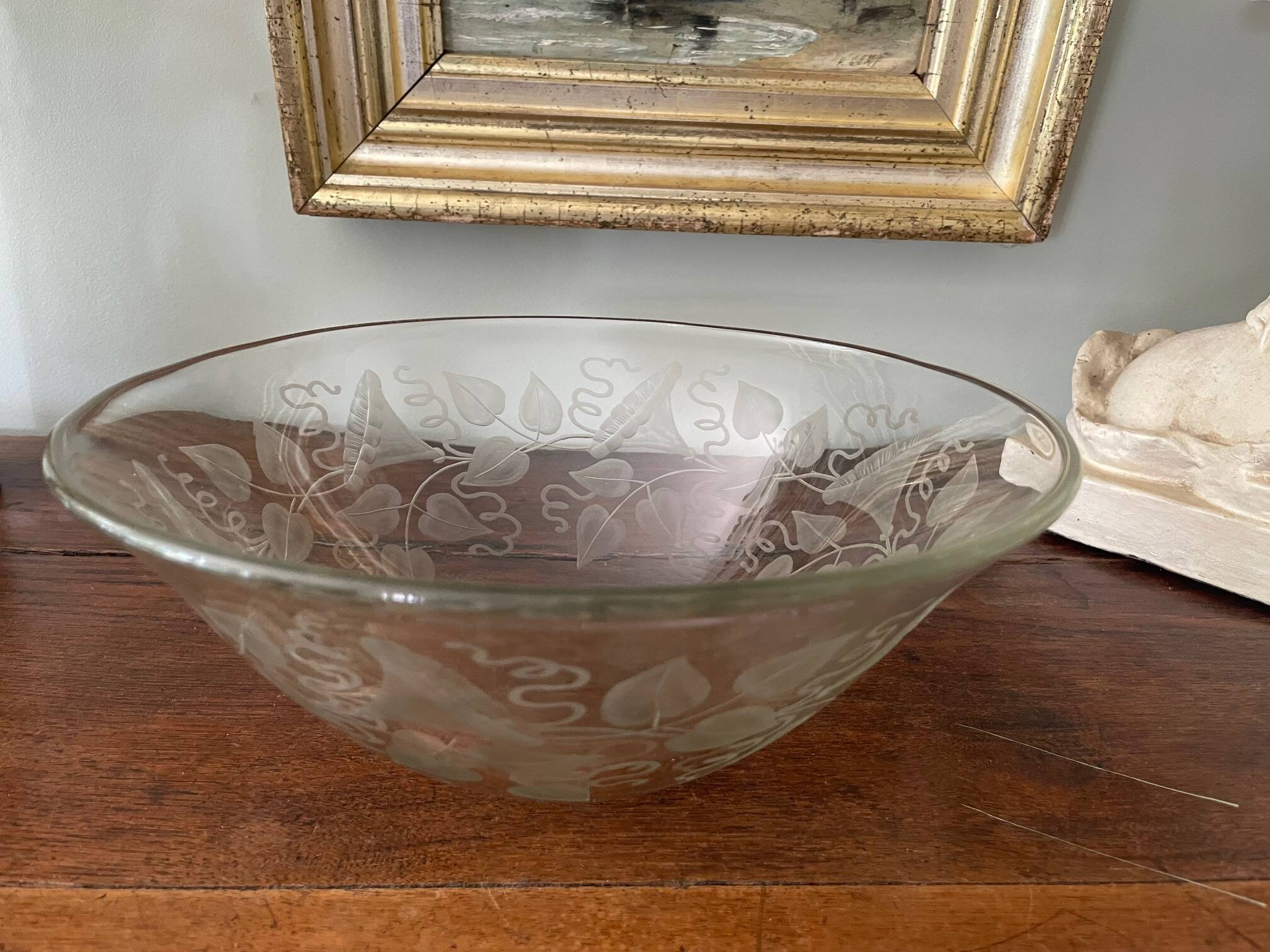 Antique bowl or salad bowl in engraved crystal, floral motif, signed "Delvaux P"