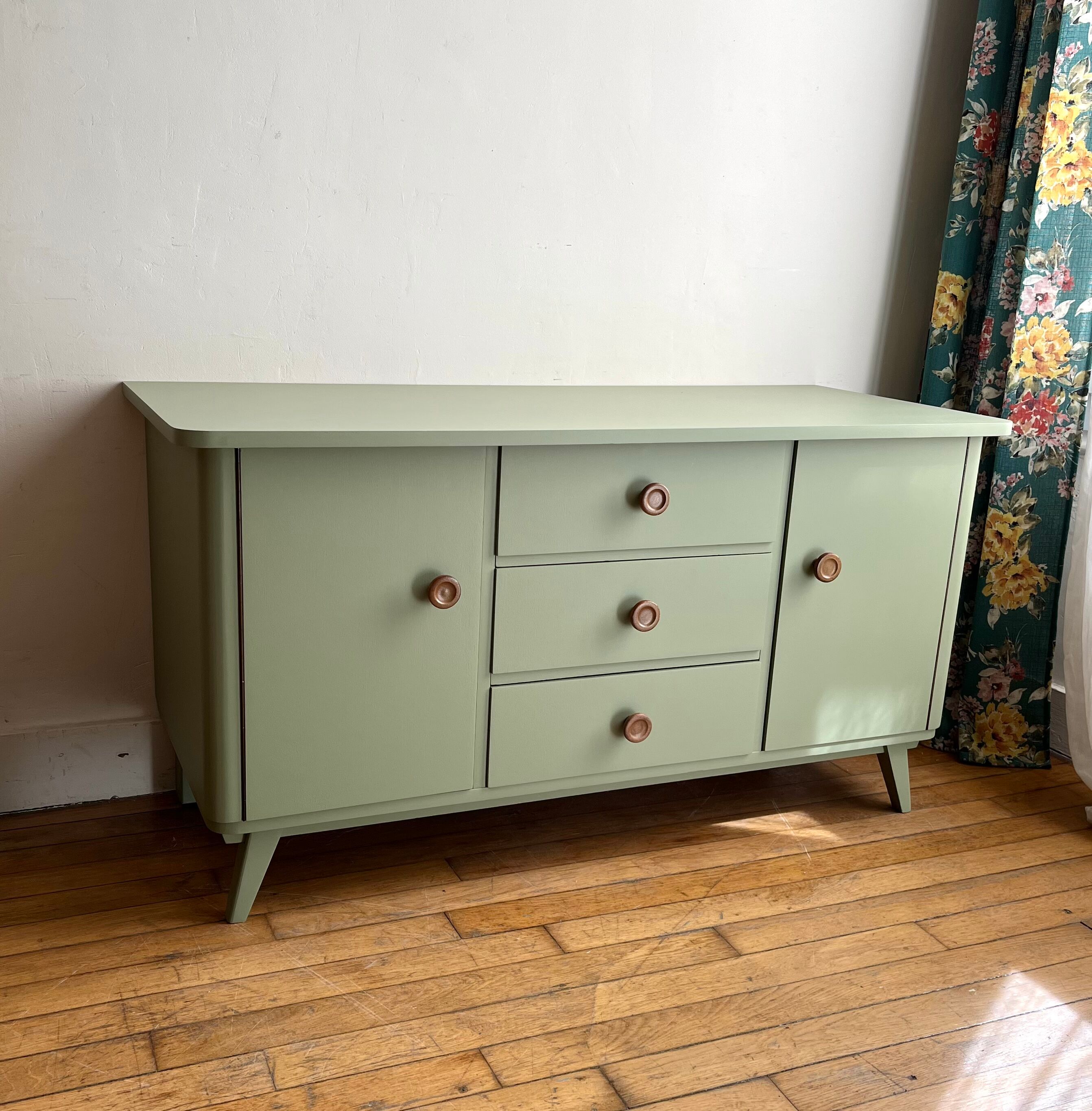 Vintage bass sideboard