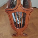 Magazine holder with tablet