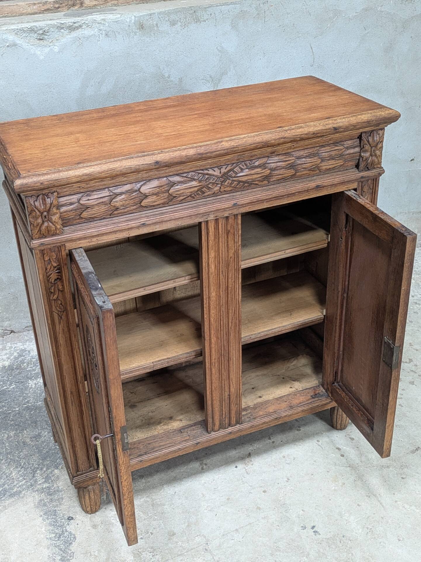 Buffet ancien en chêne