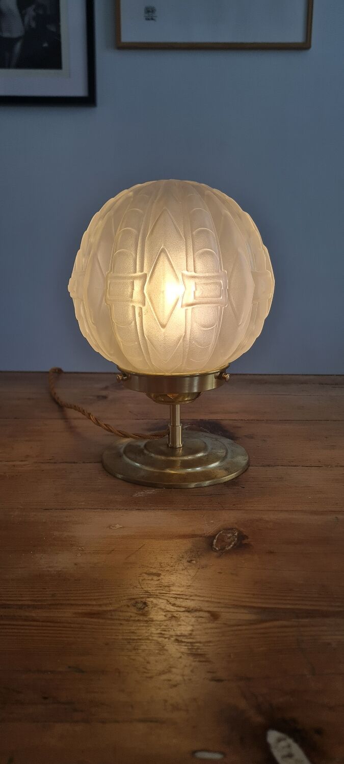 Table lamp in pressed glass