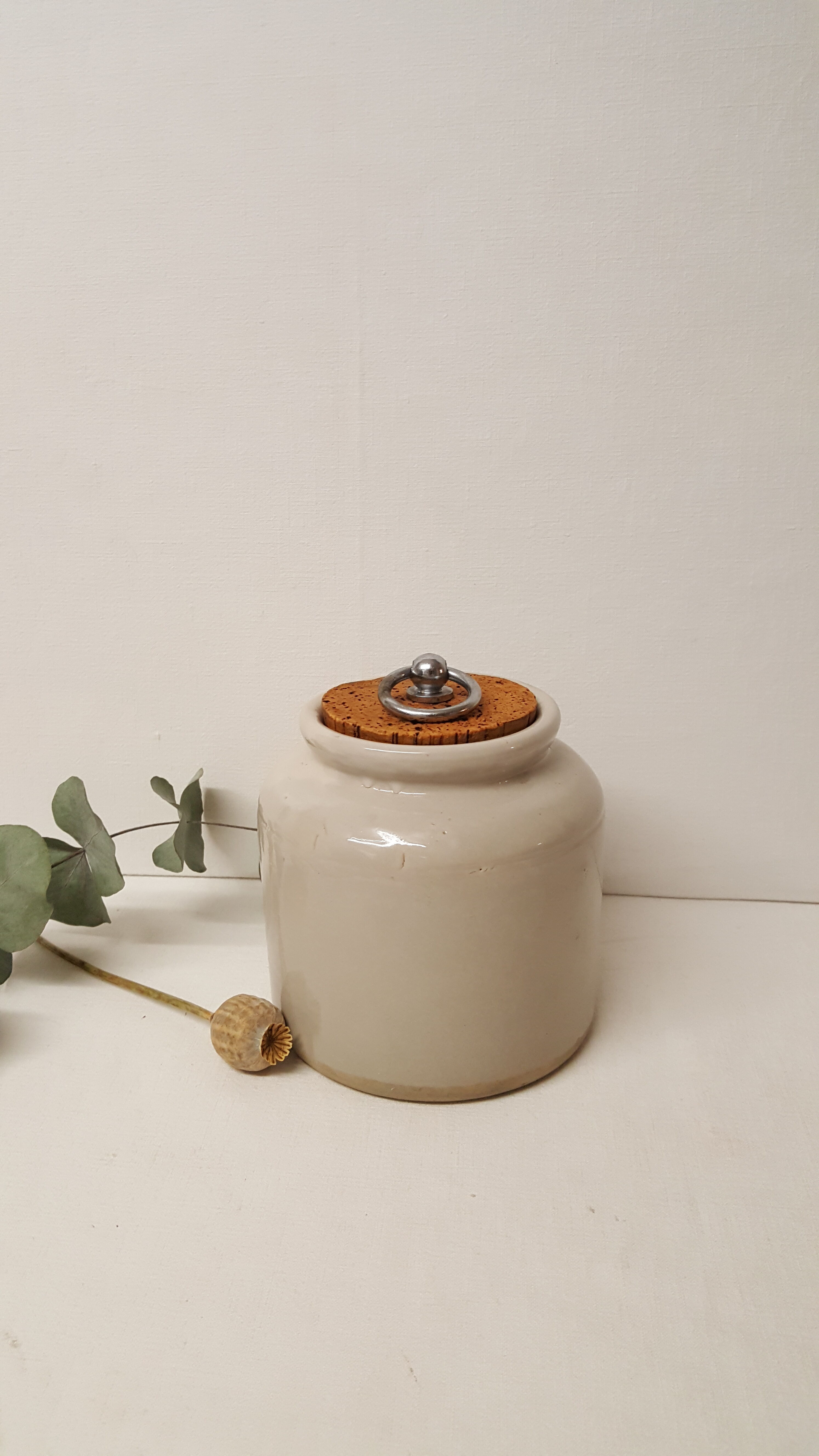 Sandstone pot with lid