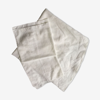 Nappe ronde blanche et 2 serviettes
