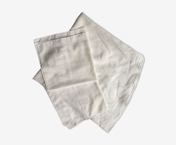 Nappe ronde blanche et 2 serviettes
