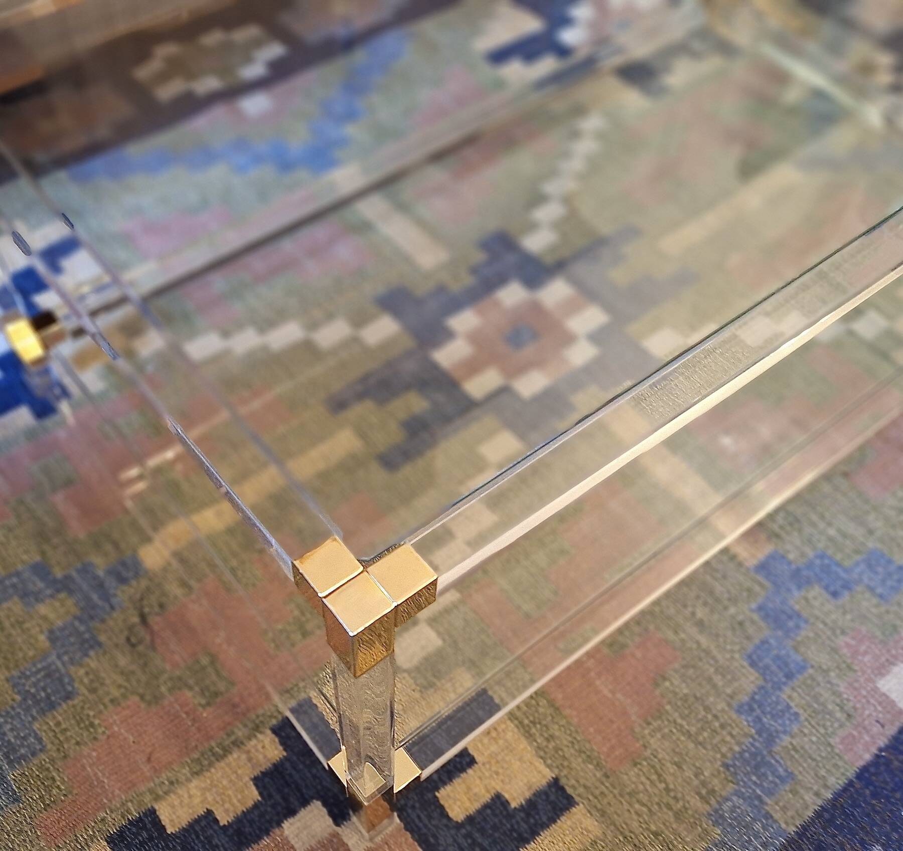 Large Italian 2-level coffee table in lucite, glass and gilt brass, 1970-80