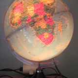 Illuminating globe