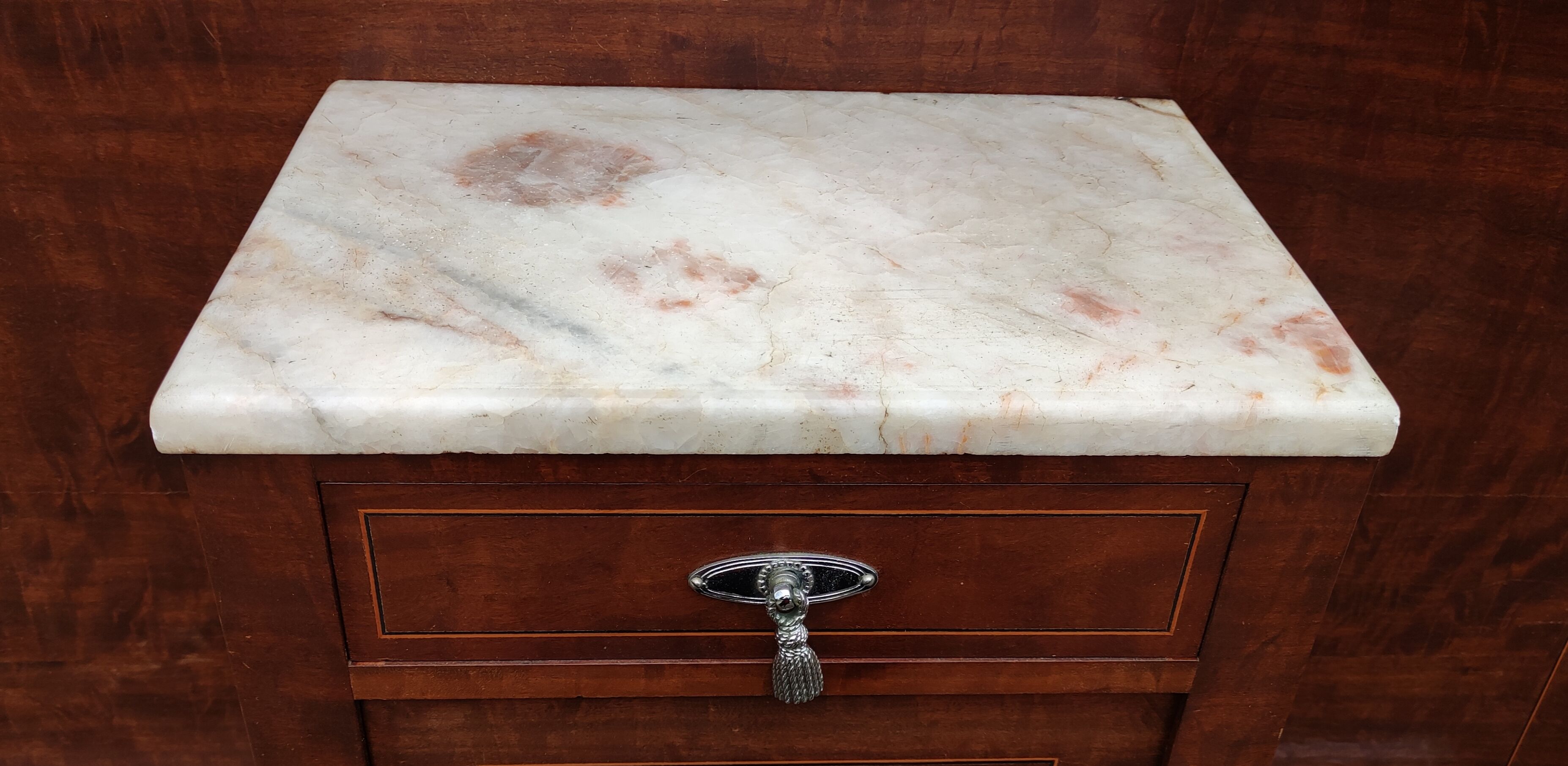 Art deco entrance cloakroom