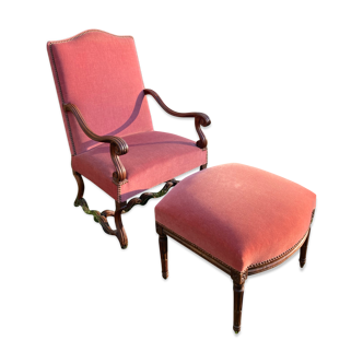 Fauteuil Voltaire ou bergère et repose pied en velours rose Louis XVI