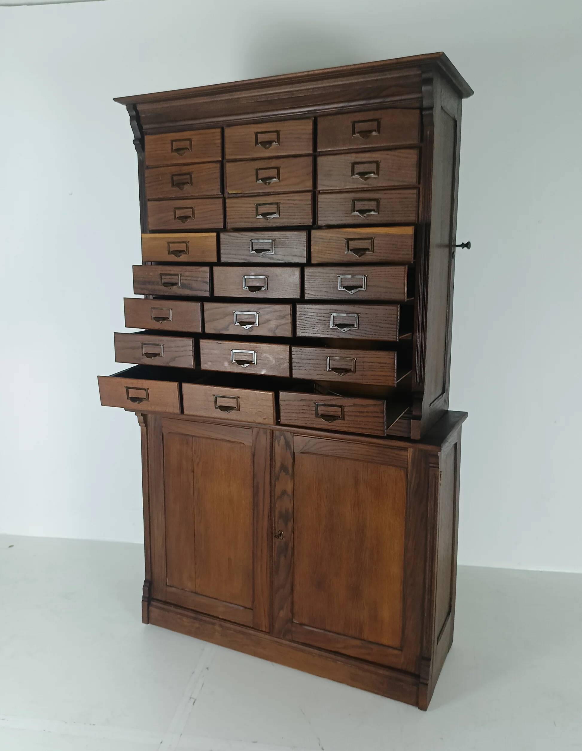 Cabinet de notaire ancien