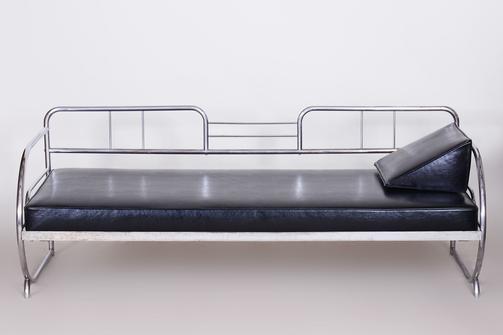 Fully Restored Bauhaus Black Leather Tubular Chrome Sofa by Robert Slezák, 1930s