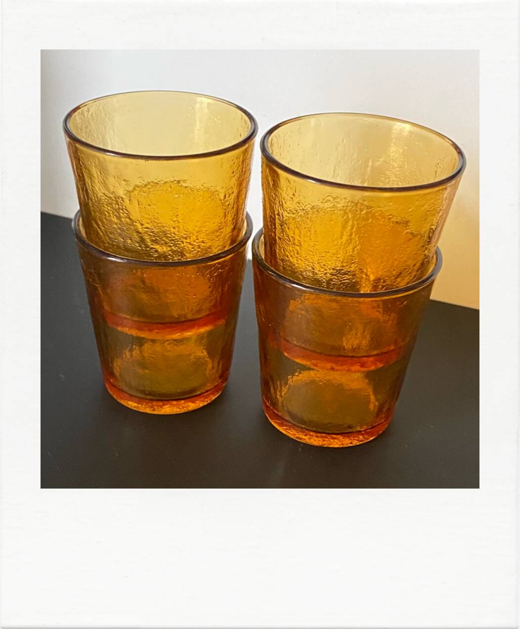 4 verres en verre ambré, années 70