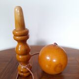 Ancien bilboquet en bois verni