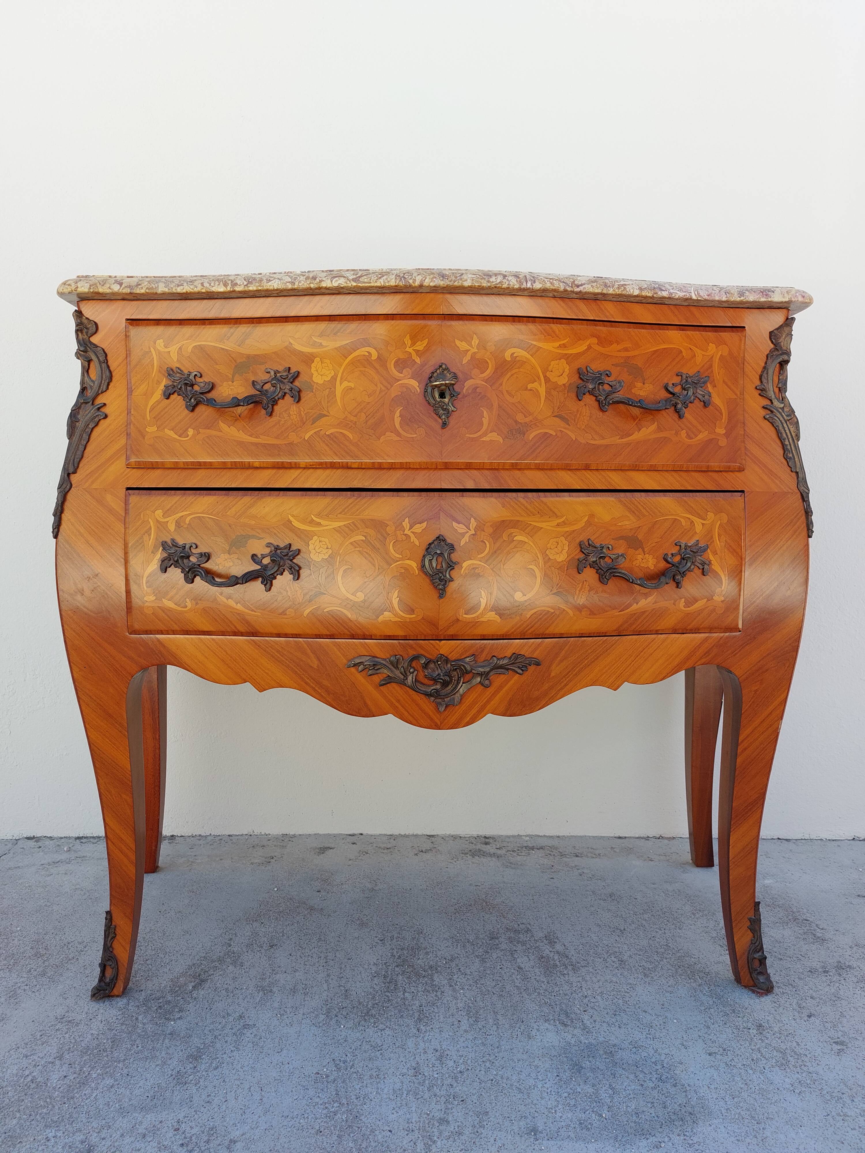 Louis XV chest of drawers in rosewood marquetry
