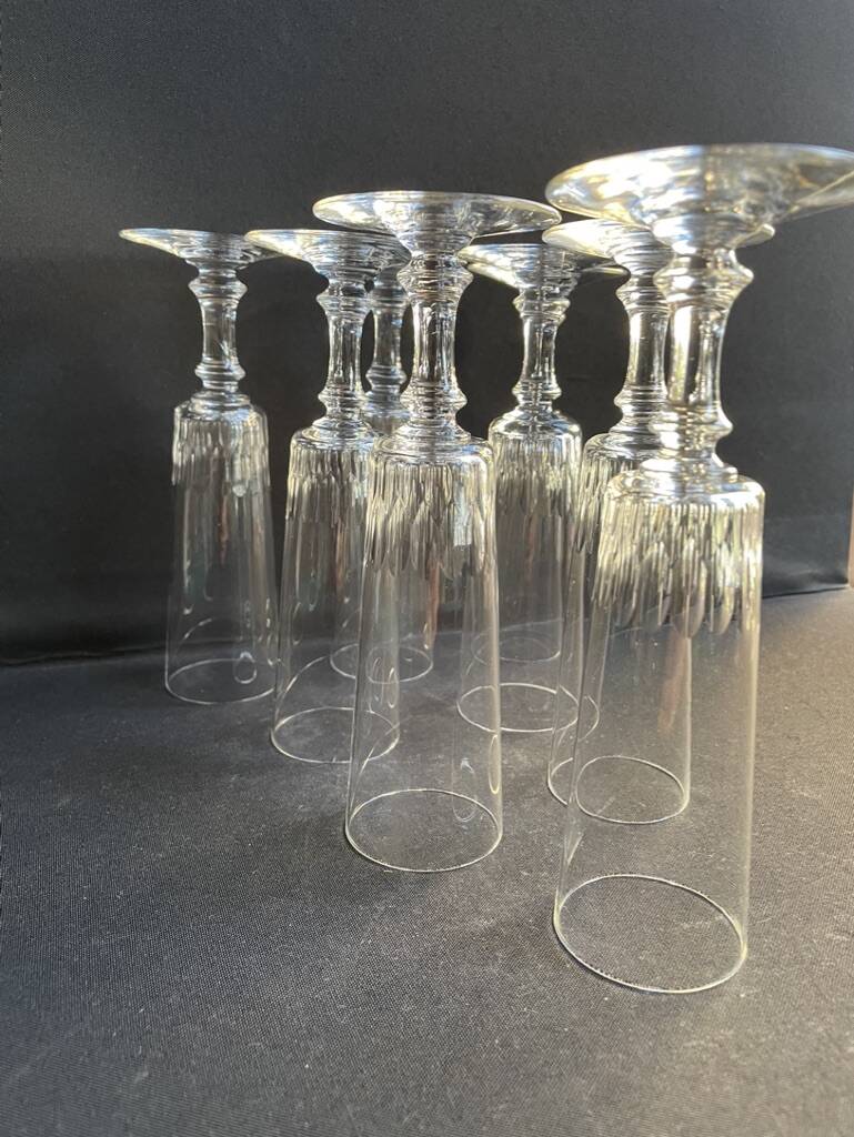 8 Champagne flutes – light cut crystal