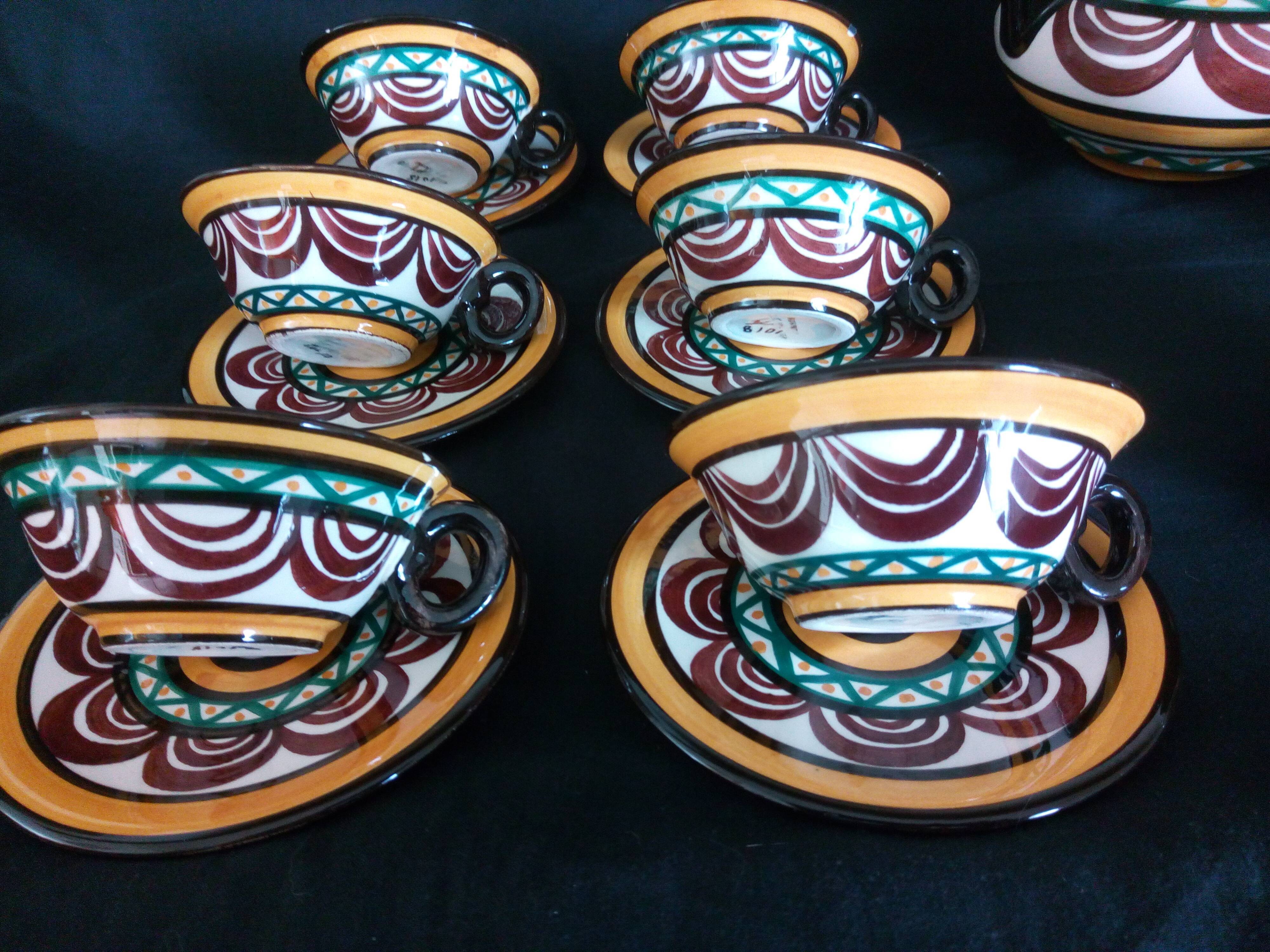 Service à café art déco en faience St. Jean de Bretagne, peint main (15 pièces)