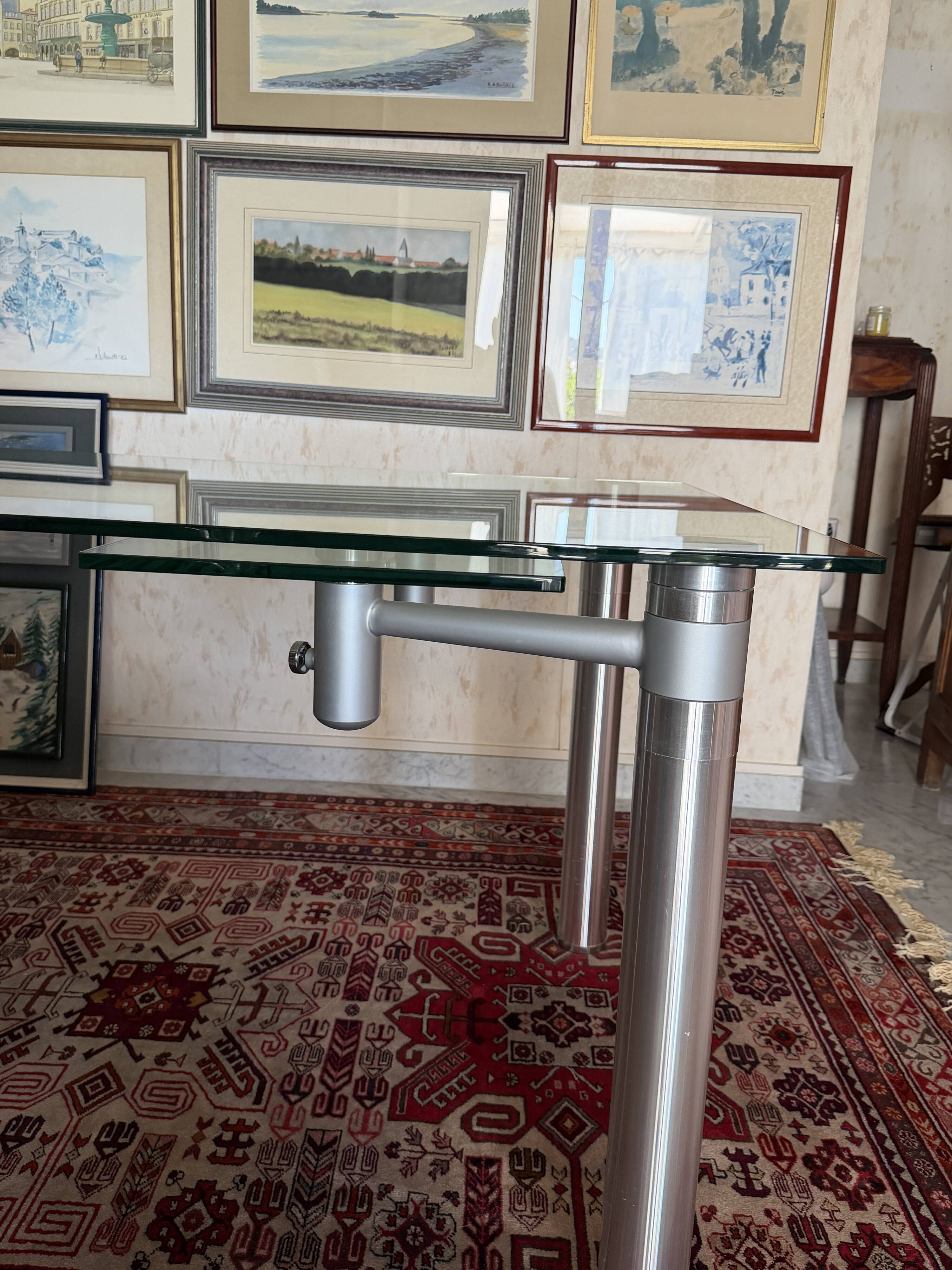 extendable glass table