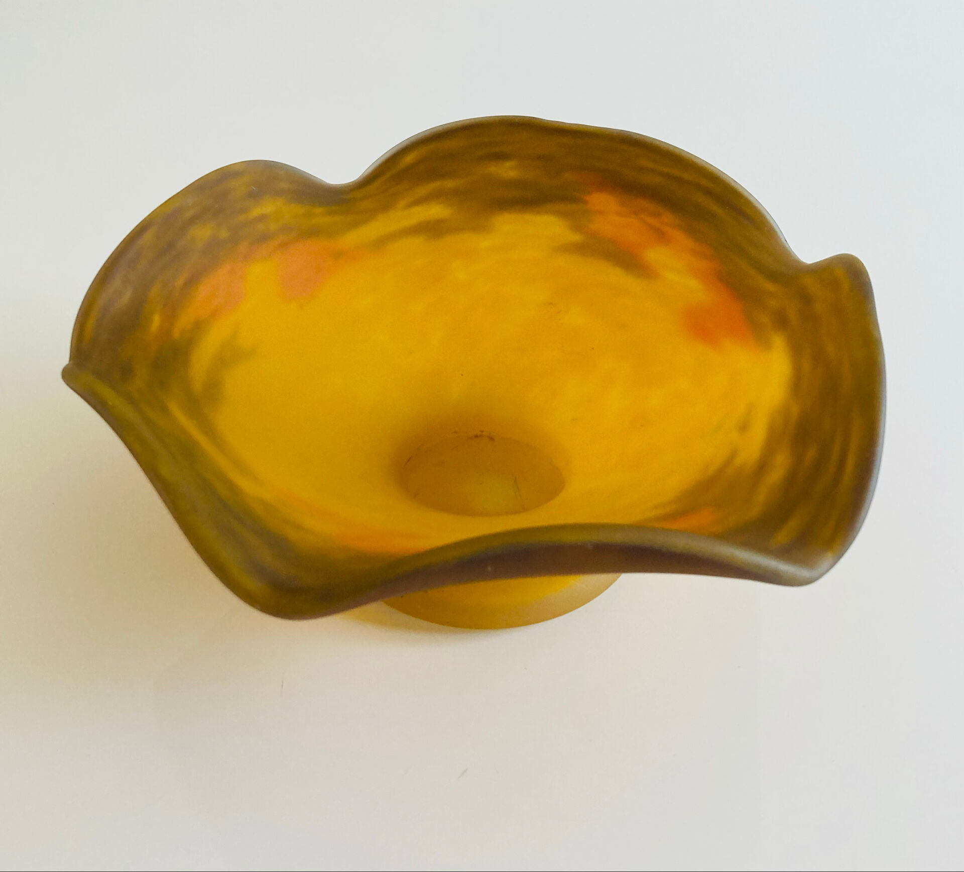 Glass footed coupe Nuagé signed by Muller Frères Lunéville.