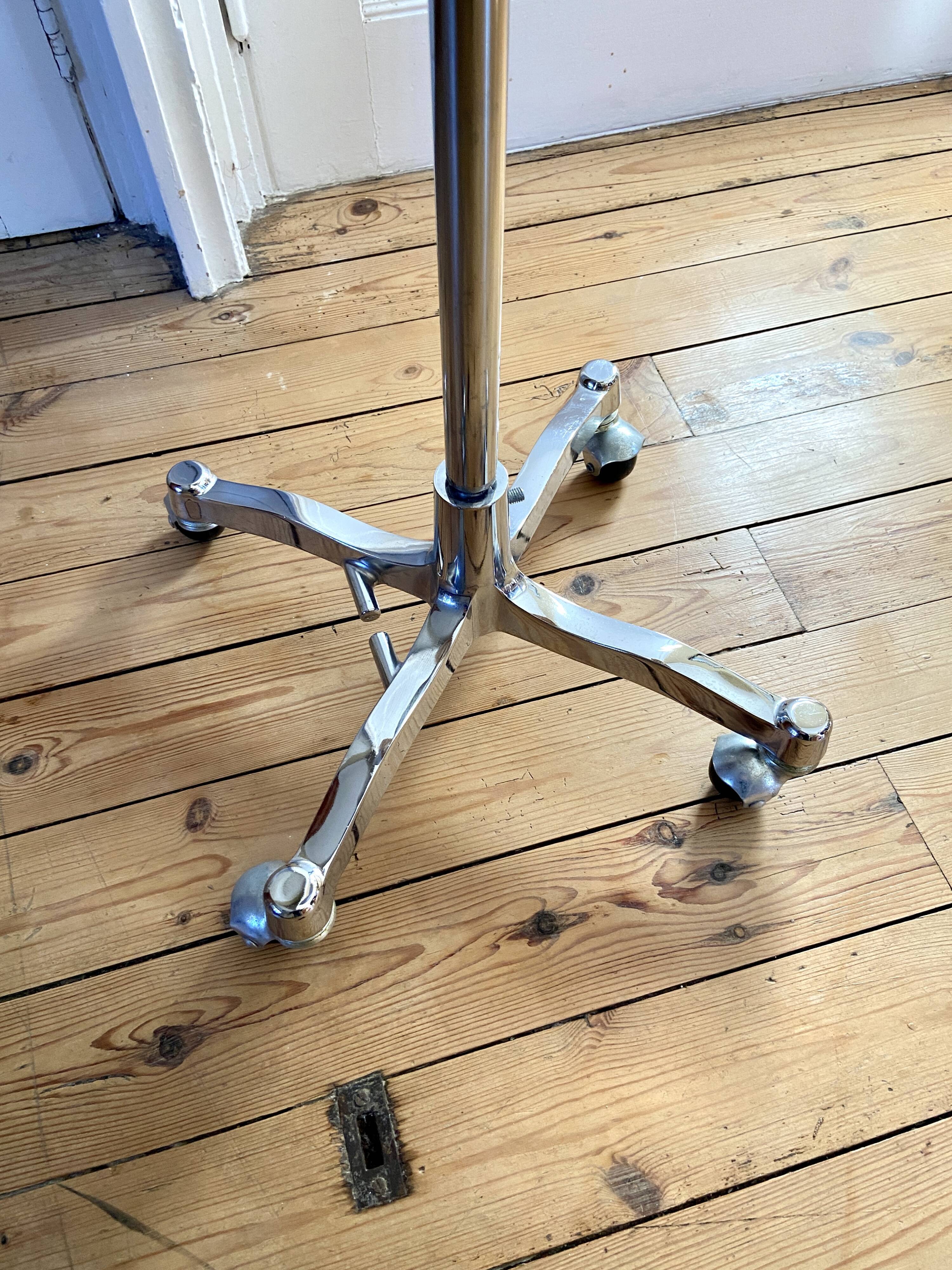 Model man Stockman on foot with chrome wheels