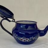 Vintage teapot 1950 in enamelled sheet metal
